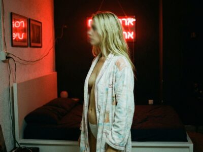 שירלי המלטפת בליווי מלא מראשון